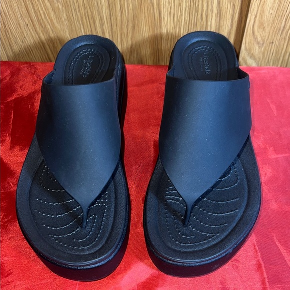 CROCS Women's Black Slide Sandals - Picture 1 of 5